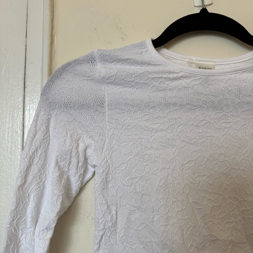 Aritzia Sunday Best White Floral Textured Long Sleeve - Picture 3 of 6